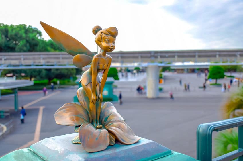 ディズニーランドに鏡がない理由についての雑学まとめ