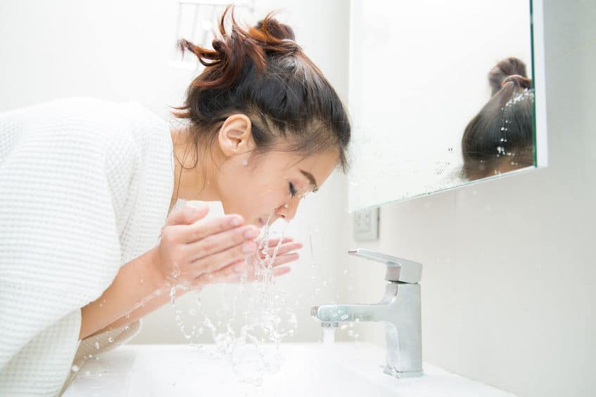 洗顔料より水やぬるま湯の方が良いというトリビア